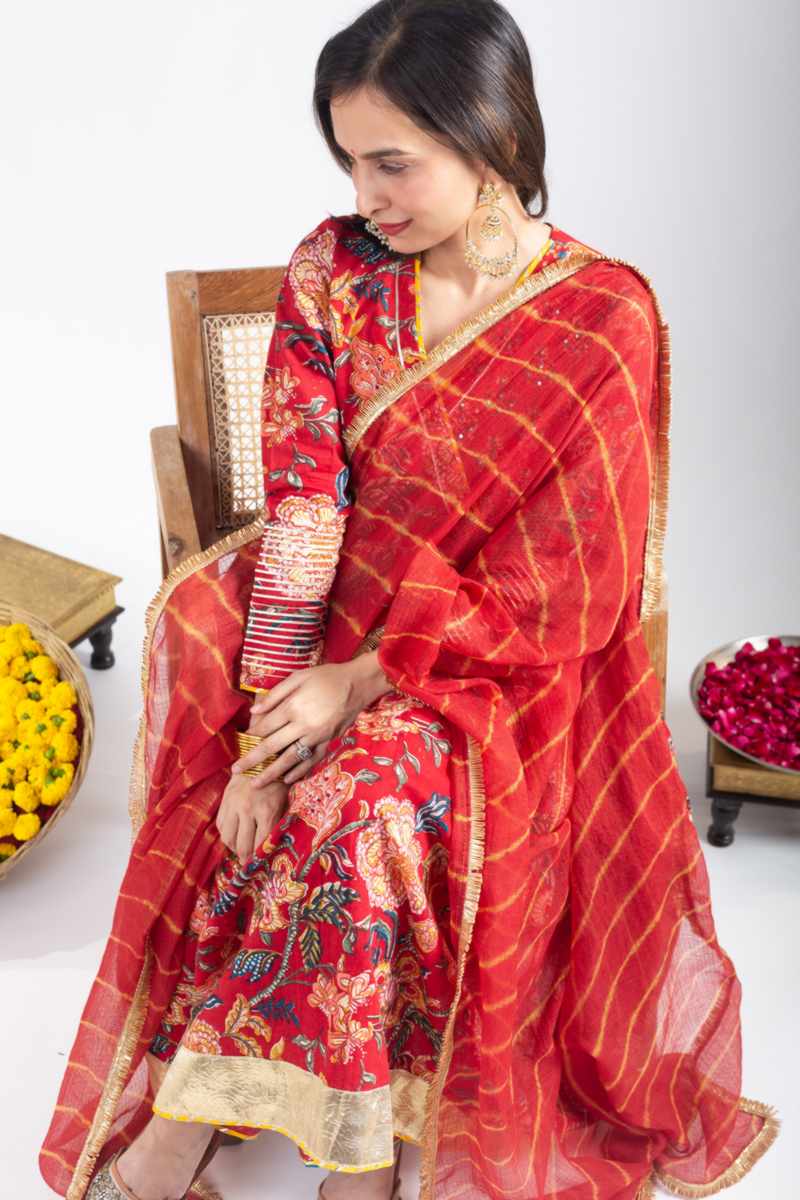 Image for Kusvaa Wsr422 Siany Cotton Handblock Complete Suit Set Sitting