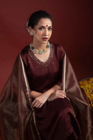 Image for Kusvaa Avdaf274 Tahiya Complete Suit Set Sitting