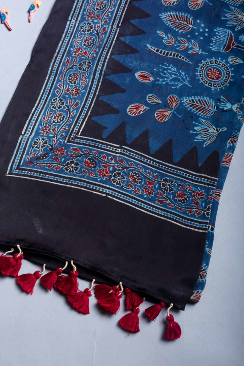 Image for Kusvaa Kiadupatta35 Panchali Ajrakh Modal Stole Closeup