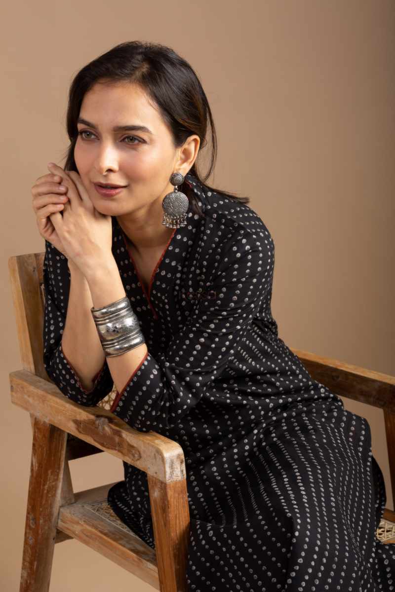 Image for Kusvaa Vcr234 Utkarika Cotton Straight Kurta Sitting