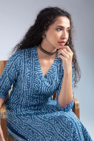 Image for Kusvaa Vcr243 Udvahni Cotton Straight Fit Kurta Sitting