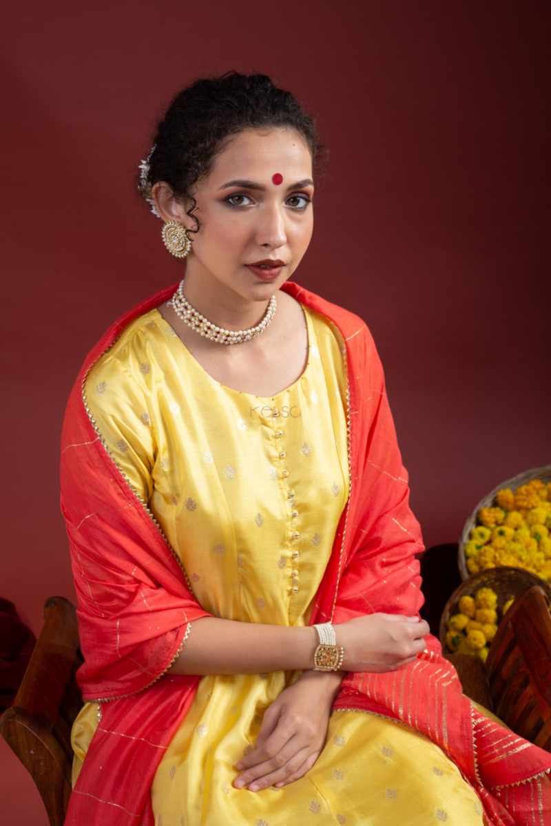 Image for Kusvaa Ws1080 Roshika Complete Suit Set Sitting