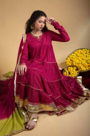 Image for Kusvaa Wsr425 Gautami Cotton Complete Suit Set Sitting