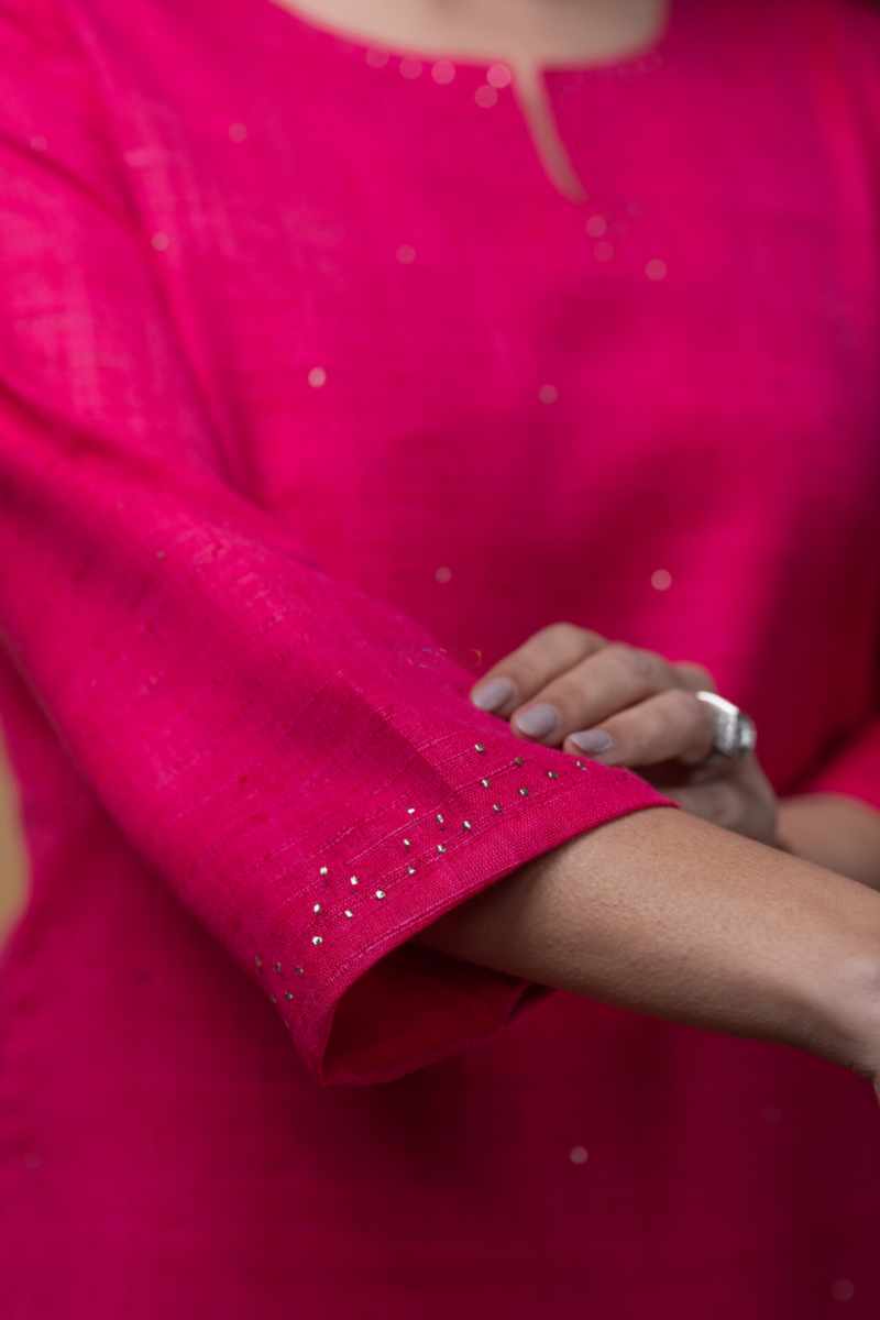 Image for Kusvaa Ws967 Artha Mahi Silk Short Kurti Closeup 2
