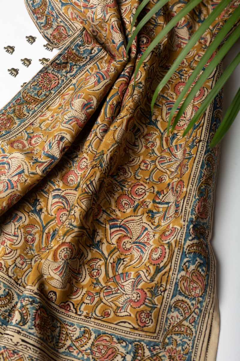 Image for Kusvaa Chdu12 Umayma Assam Silk Stole Closeup