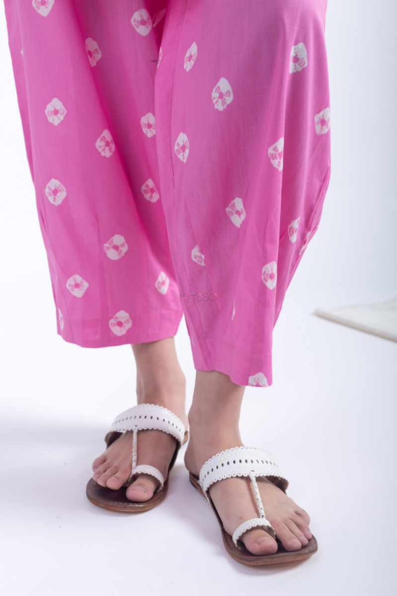 Image for Kusvaa Ne29 Jiya Cotton Bandhini Print Kurta Pant Set Closeup 2