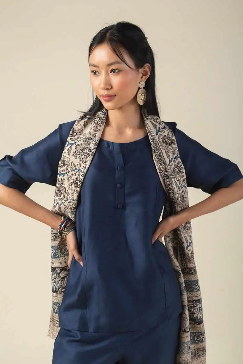 Image for Kusvaa Ne38 Tiara Linen Satin Co Ord Set Closeup 2 News