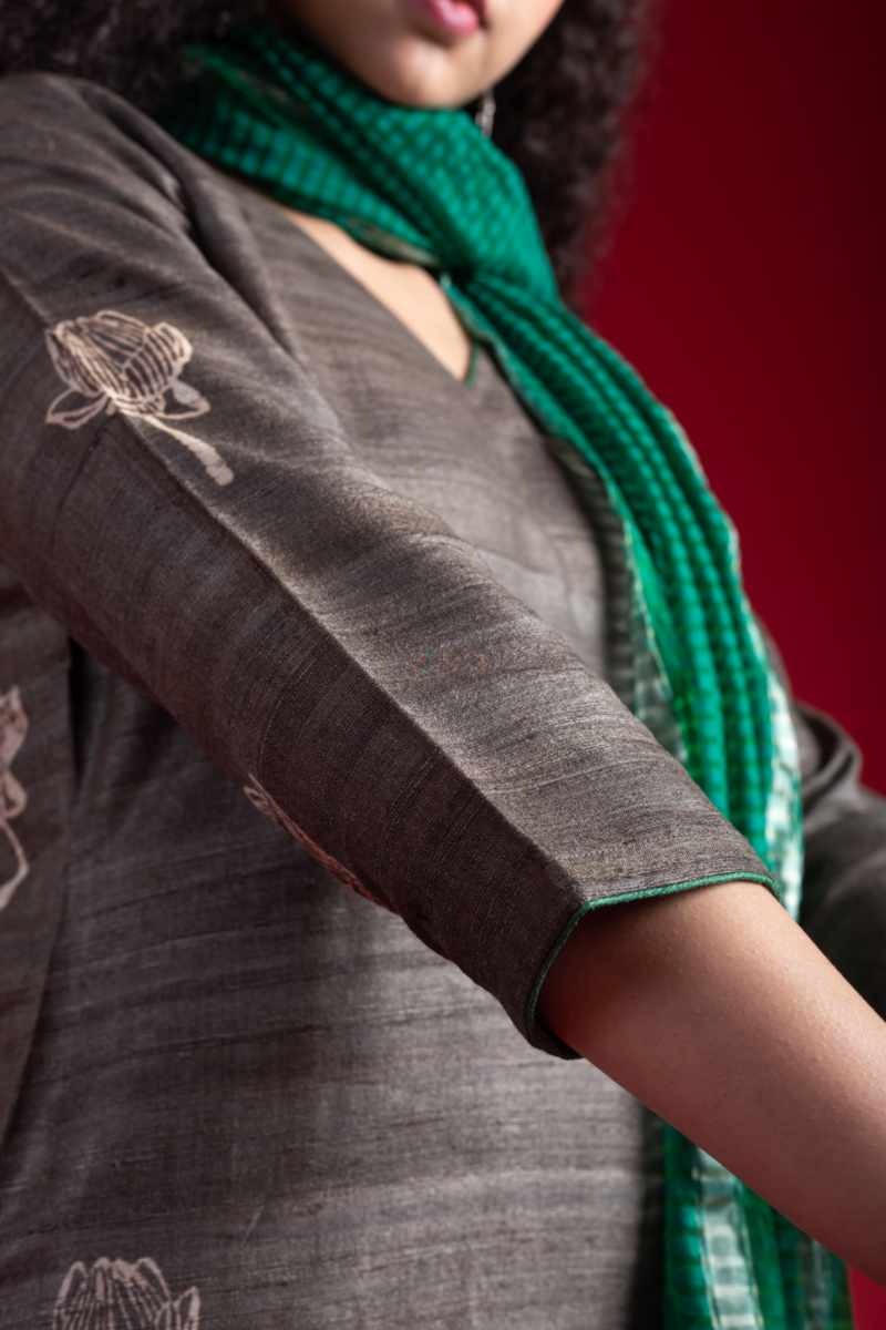 Image for Kusvaa Nekurta20 Chandria Tussar Kurta Pant Set Closeup 2