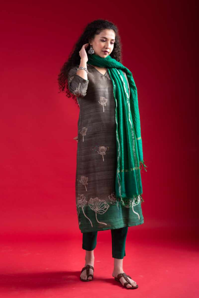 Image for Kusvaa Nekurta20 Chandria Tussar Kurta Pant Set Featured