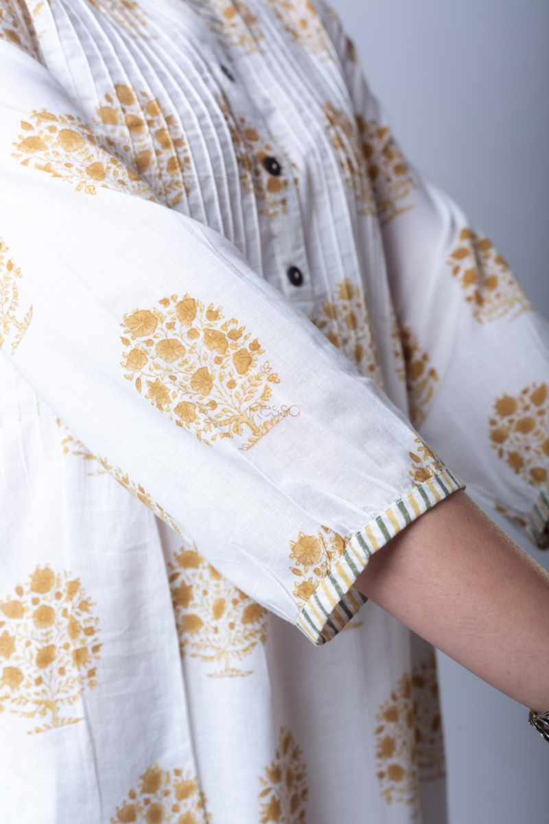 Image for Kusvaa Vcr197k Anshika Cotton Handblock Kurta Closeup 2