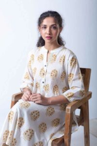 Image for Kusvaa Vcr197k Anshika Cotton Handblock Kurta Sitting