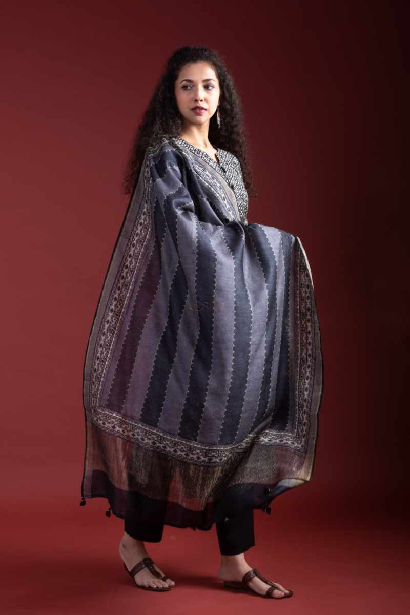 Image for Kusvaa Vcr249 Aanjay Tussar Silk Complete Suit Set Front