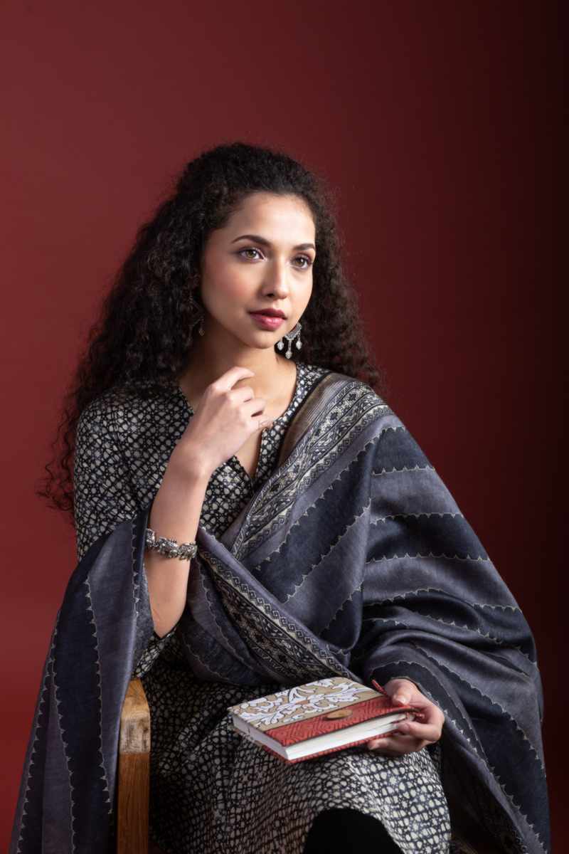 Image for Kusvaa Vcr249 Aanjay Tussar Silk Complete Suit Set Sitting