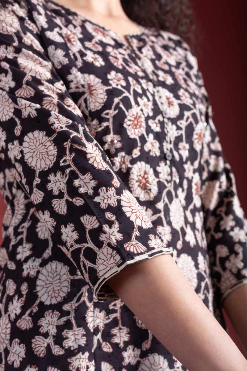 Image for Kusvaa Vcr256 Mitali Cotton Floral Jaal Print Kurta Closeup 2