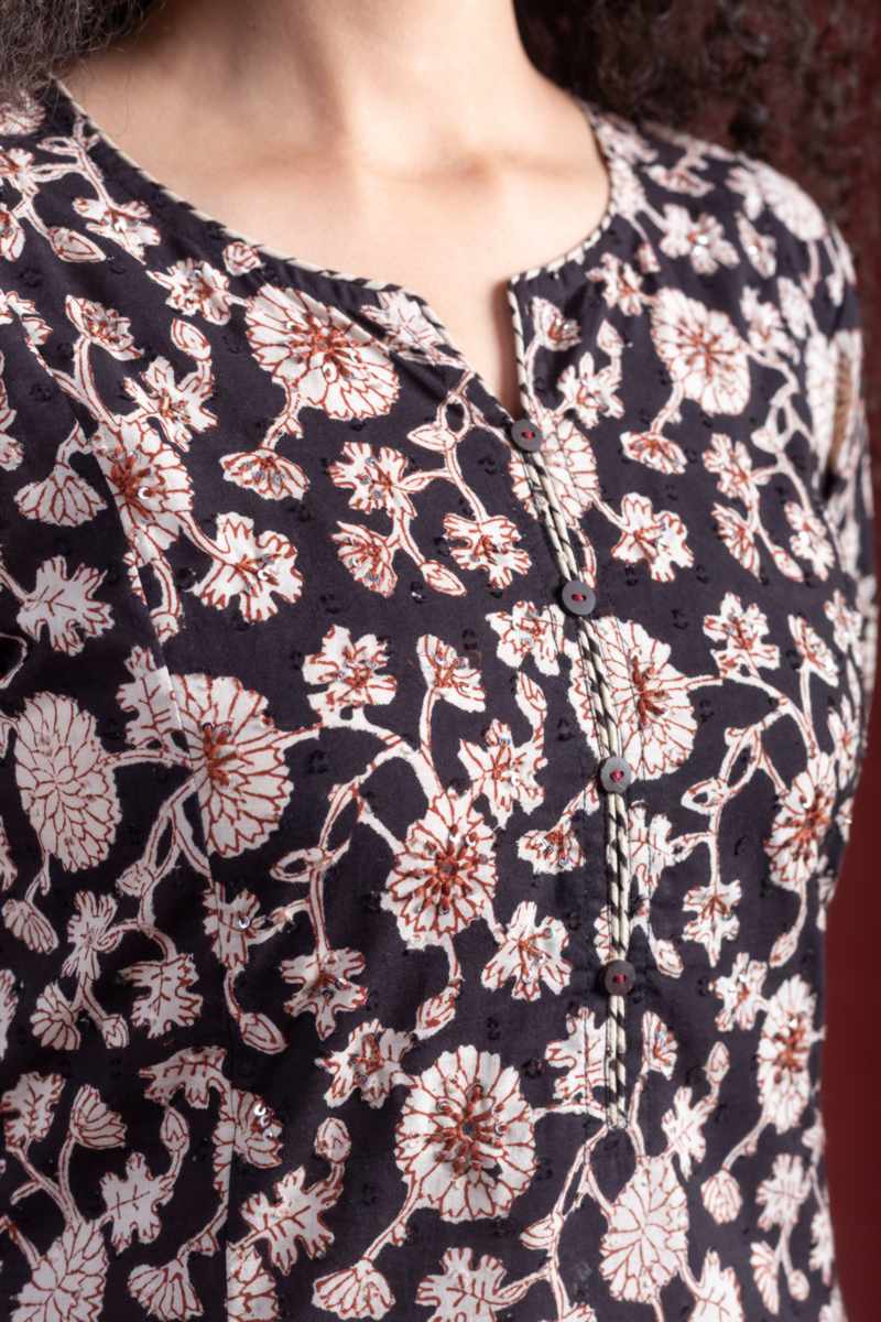 Image for Kusvaa Vcr256 Mitali Cotton Floral Jaal Print Kurta Closeup