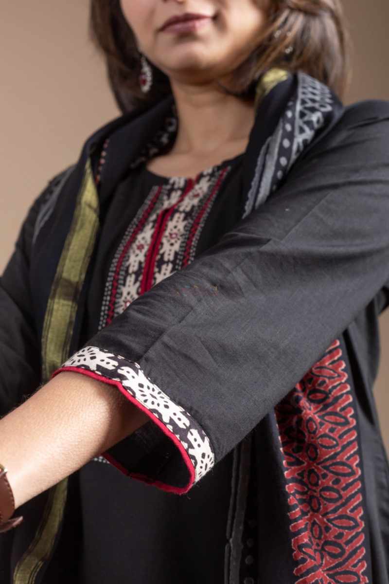Image for Kusvaa Vcr258 Bilvani Cotton Kurta Dupatta Set Closeup 2