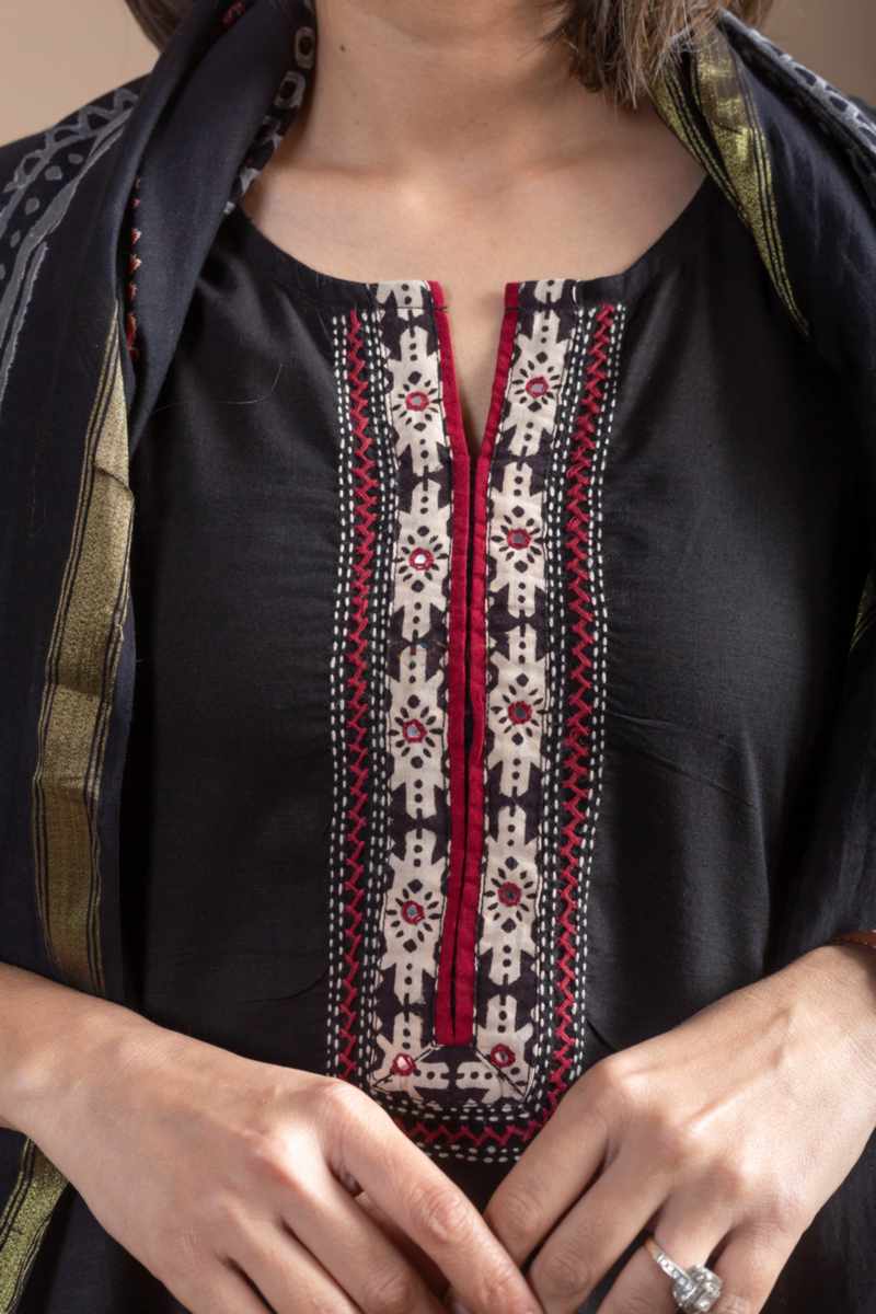 Image for Kusvaa Vcr258 Bilvani Cotton Kurta Dupatta Set Closeup