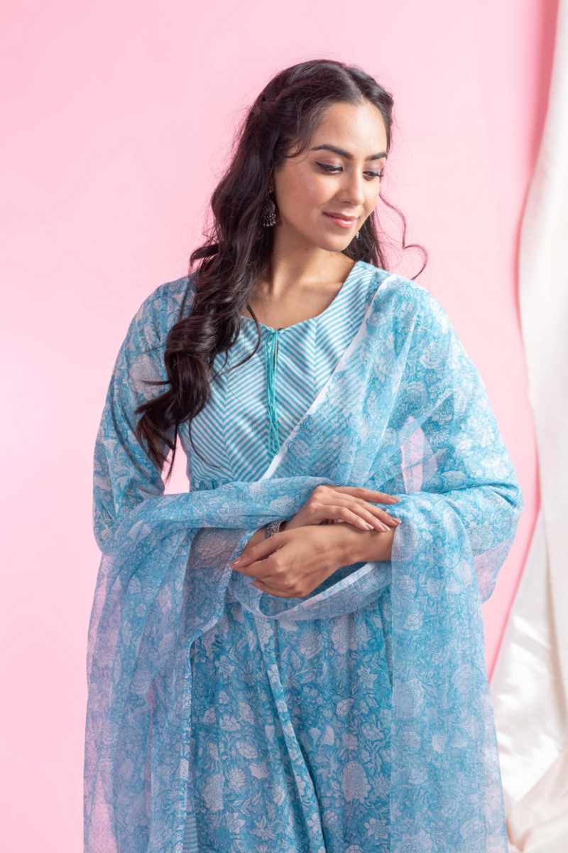 Image for Kusvaa Avdaf282 Fanisha Cotton Kurta With Kota Doriya Dupatta Set Side