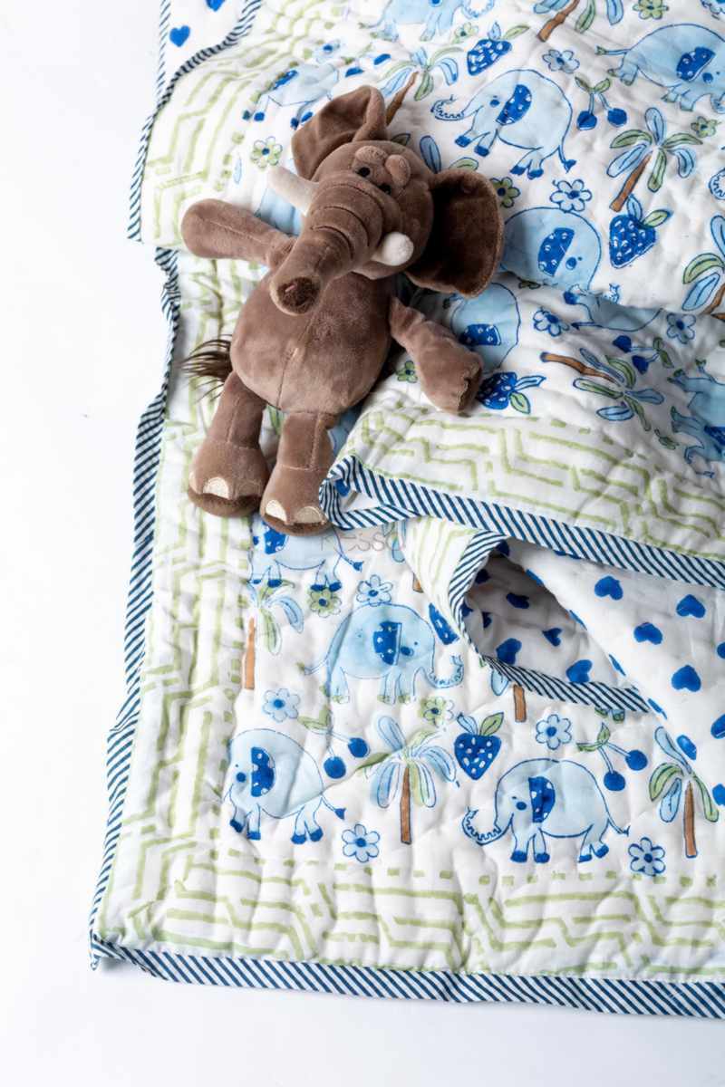 Image for Kusvaa Kaq295 Haramrit Blockprint Mulmul Baby Quilt Closeup
