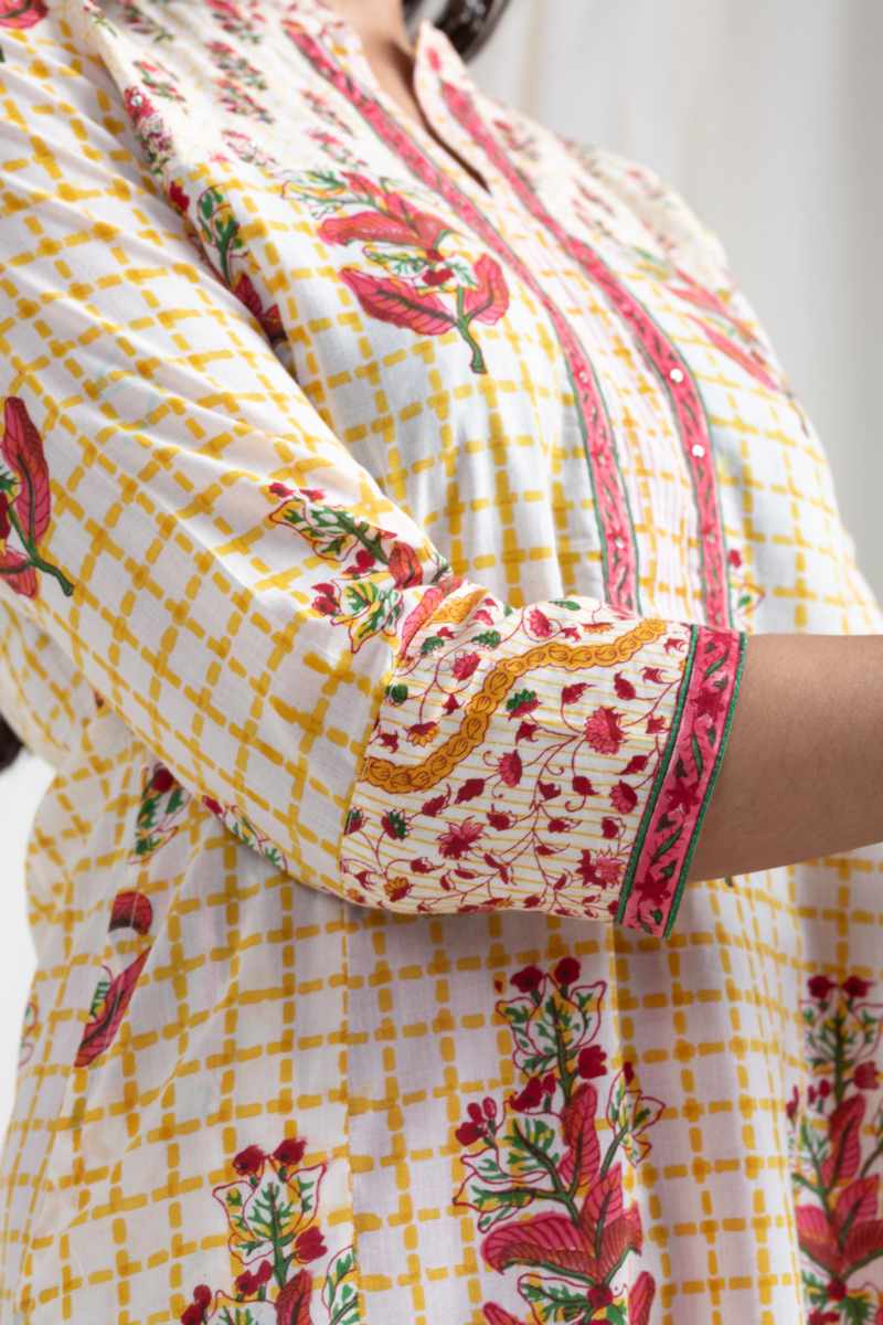 Image for Kusvaa Wsr430 Dharika Cotton Handblock Kurta Closeup 2