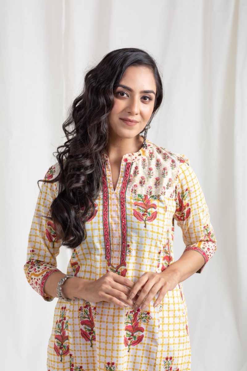 Image for Kusvaa Wsr430 Dharika Cotton Handblock Kurta Side