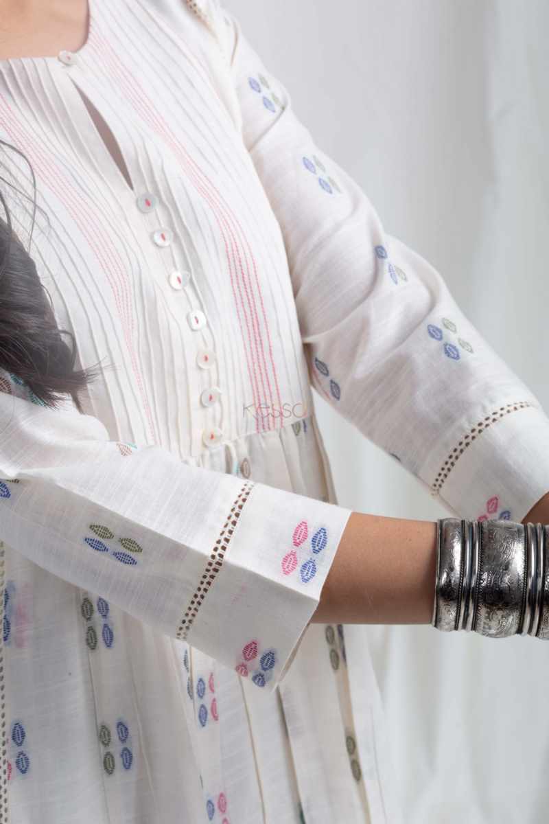 Image for Kusvaa Avdaf284 Vanhi Handloom Cotton Kurta Closeup 2