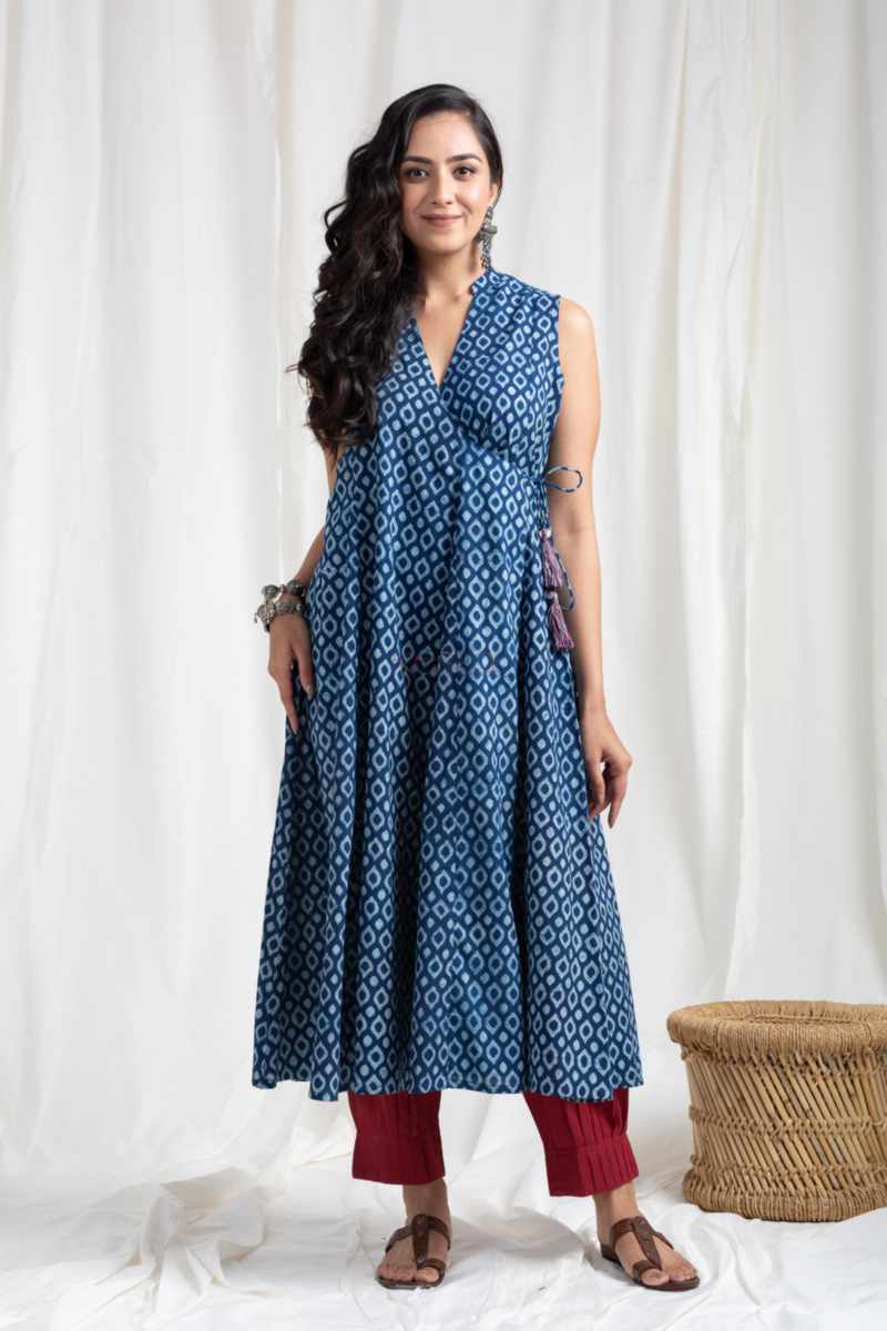 Image for Kusvaa Bpr61 Moon Cotton Handblock Kurta Sitting
