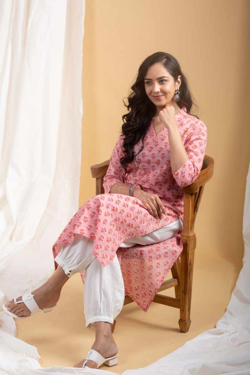 Image for Kusvaa Sa13 Anushree Cotton Straight Kurta Sitting