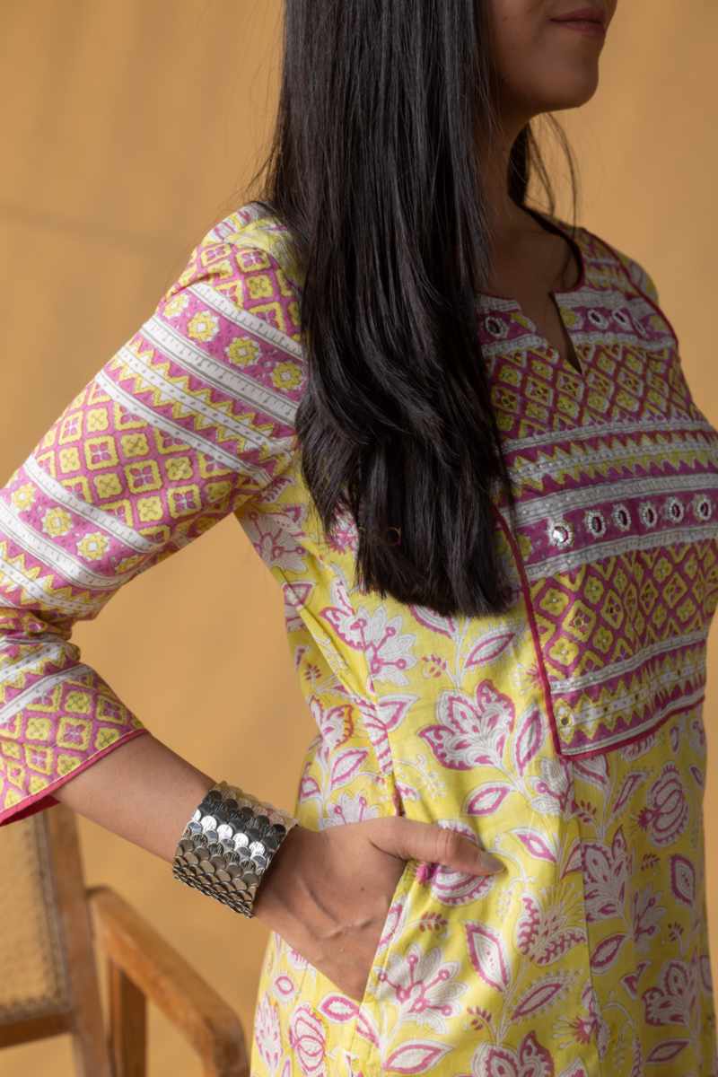 Image for Kusvaa Vcr266 Kalyan Cotton Handblock Print Kurta Sitting