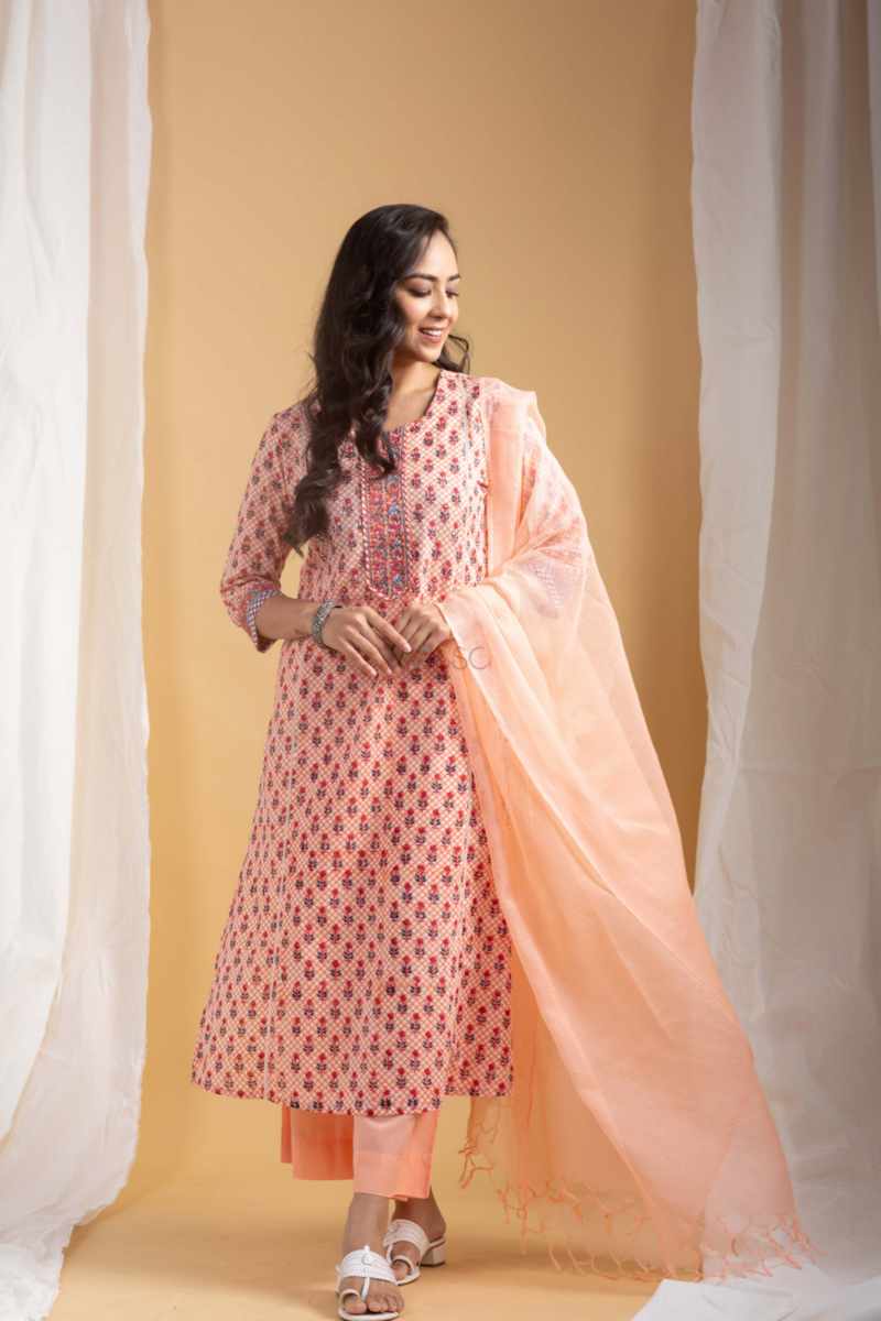 Image for Kusvaa Wsr435 Terilynn Cotton Handblock Kurta Side