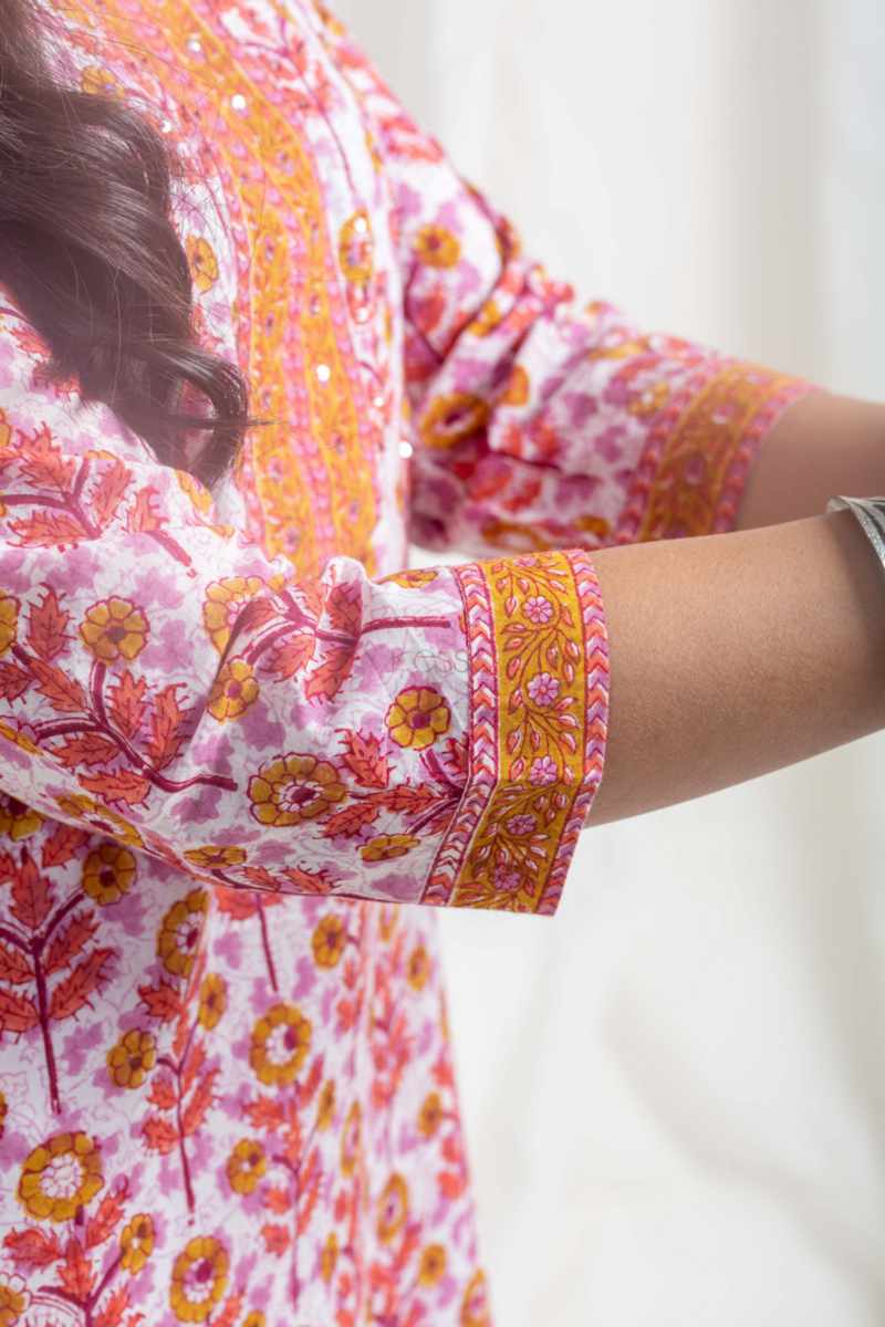 Image for Kusvaa Wsr438 Sashi Cotton Handblock Kurta Sitting