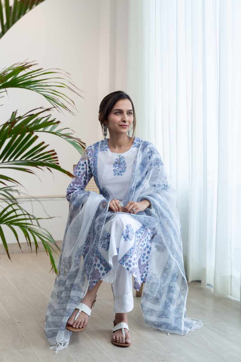 Image for Kusvaa Kst04 Elanila Cotton Straight Fit Kurta Sitting