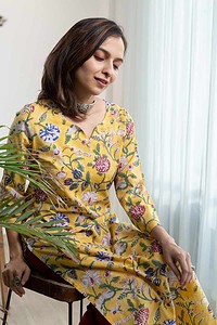 Image for Kusvaa Ne121 Abhaya Cotton Handblock Kurta Sitting