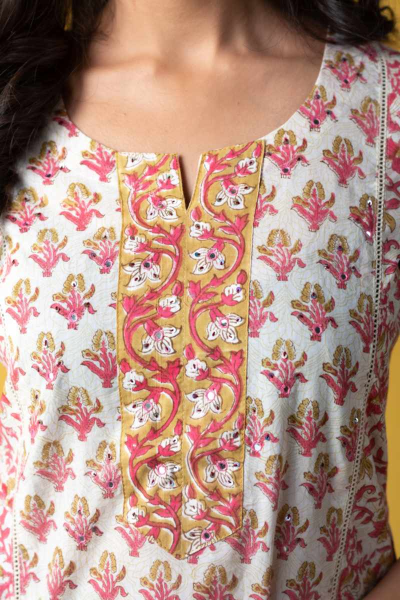 Image for Kusvaa Wsr443 Bhairavi Cotton Handblock Kurta Closeup