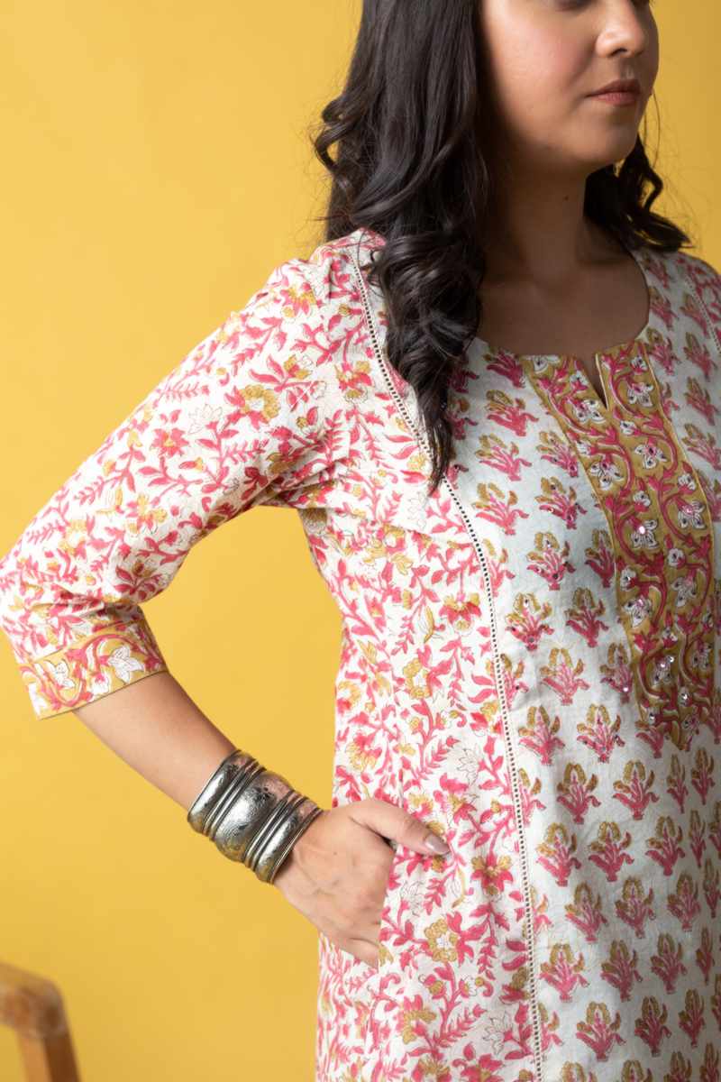 Image for Kusvaa Wsr443 Bhairavi Cotton Handblock Kurta Sitting