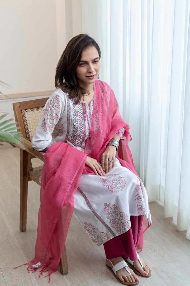 Image for Kusvaa Ne95 Fiza Cotton Handblock Kurta Sitting