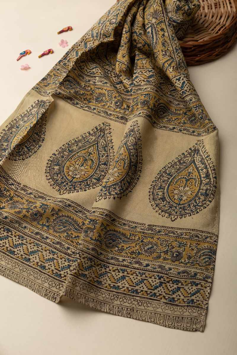 Image for Kusvaa Chdu35 Elzina Sariyah Assam Silk Stole Front