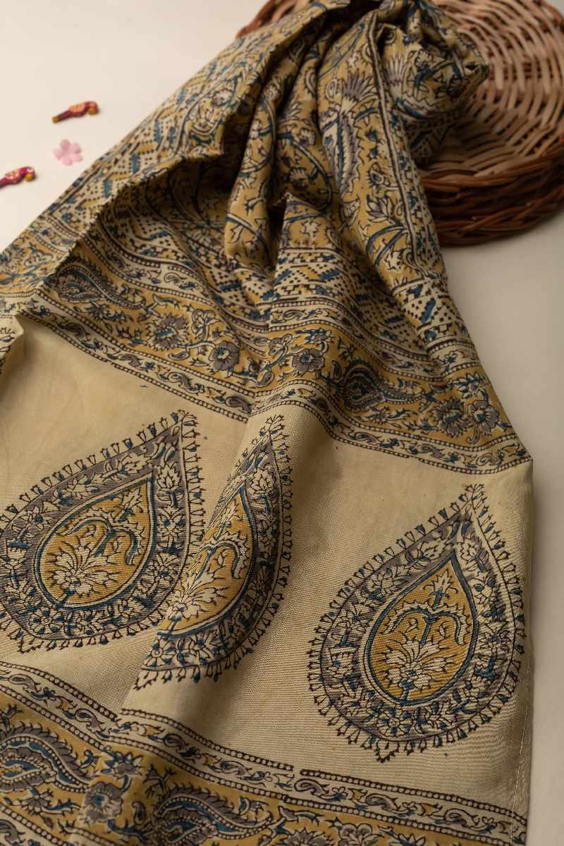 Image for Kusvaa Chdu35 Elzina Sariyah Assam Silk Stole Side
