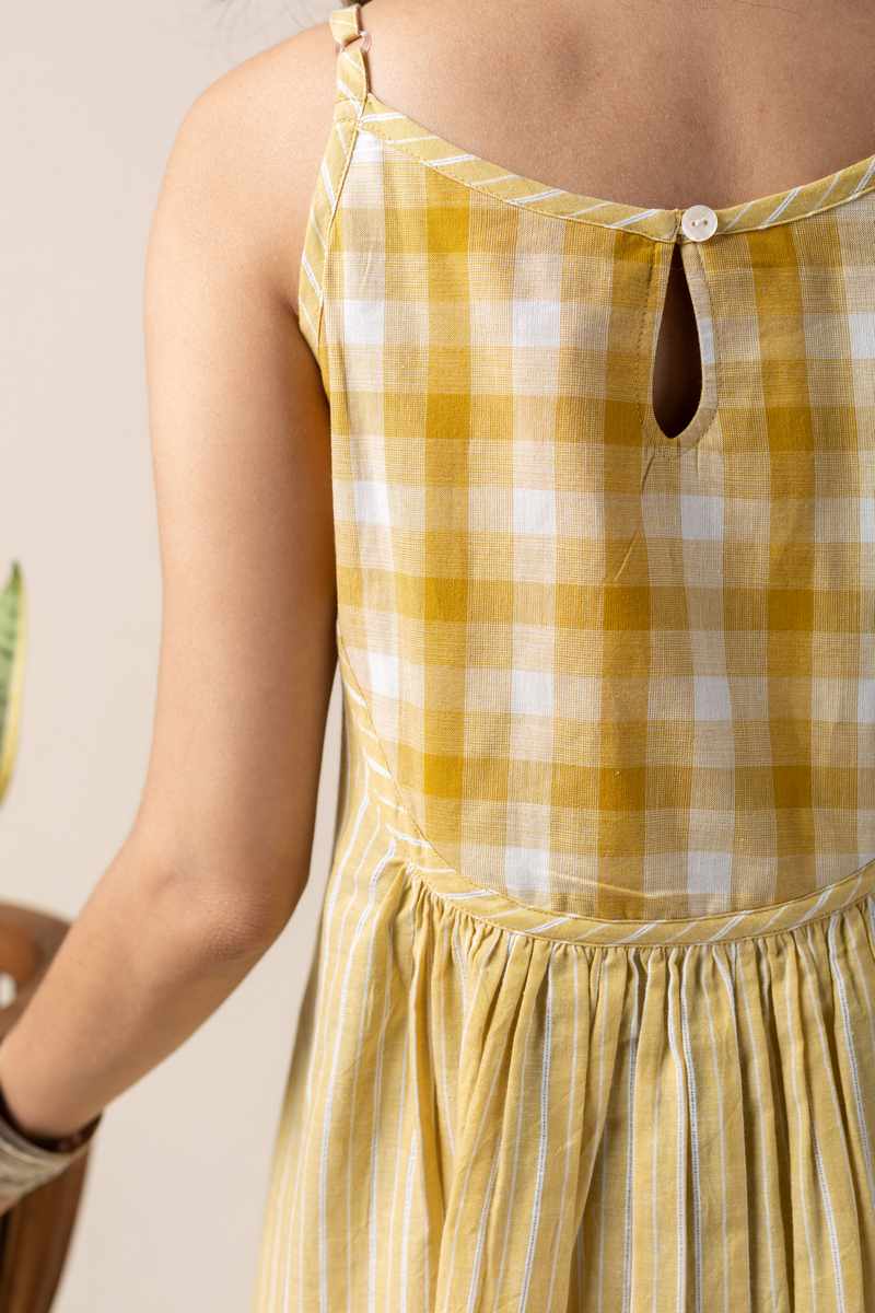Image for Kusvaa Ne111 Dhruvi Handloom Cotton Dress Sitting