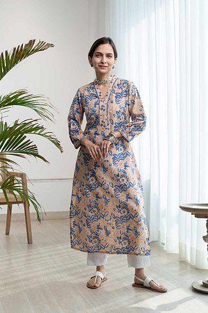 Image for Kusvaa Ne153 Artha Cotton Handblock Kurta Sitting