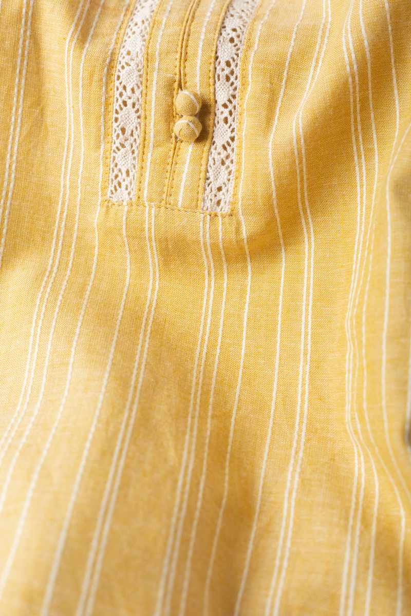 Image for Kusvaa Ne53 Aditi Handloom Cotton Kurta Closeup 2