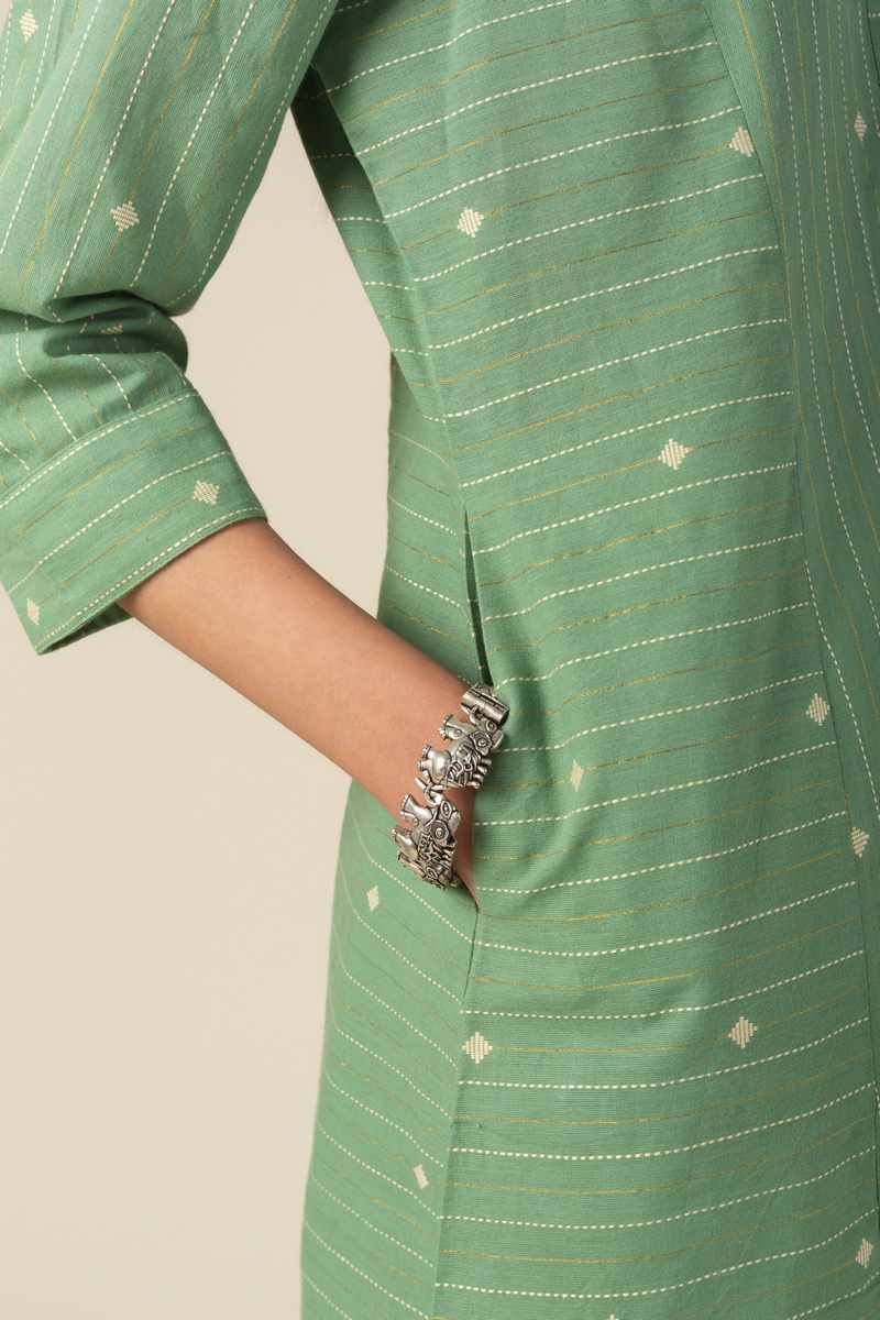 Image for Kusvaa Ne54 Amitaa Handloom Cotton Kurta Closeup 2
