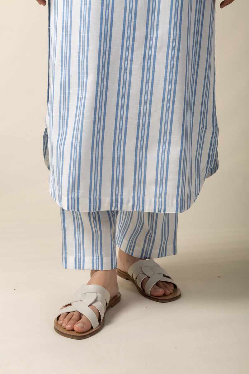 Image for Kusvaa Ne55 Abarna Handloom Cotton Kurta Pant Set Closeup 2