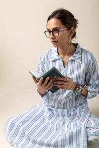 Image for Kusvaa Ne55 Abarna Handloom Cotton Kurta Pant Set Sitting