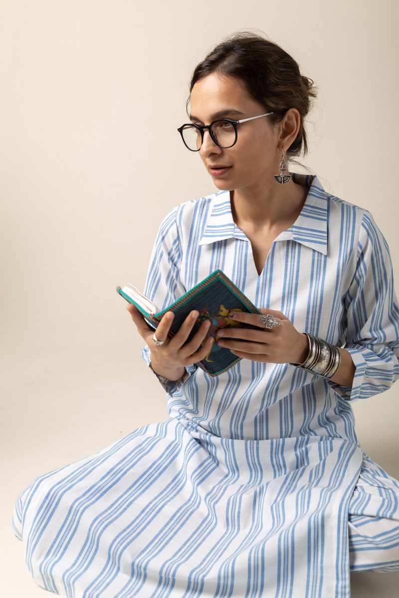 Image for Kusvaa Ne55 Abarna Handloom Cotton Kurta Pant Set Sitting