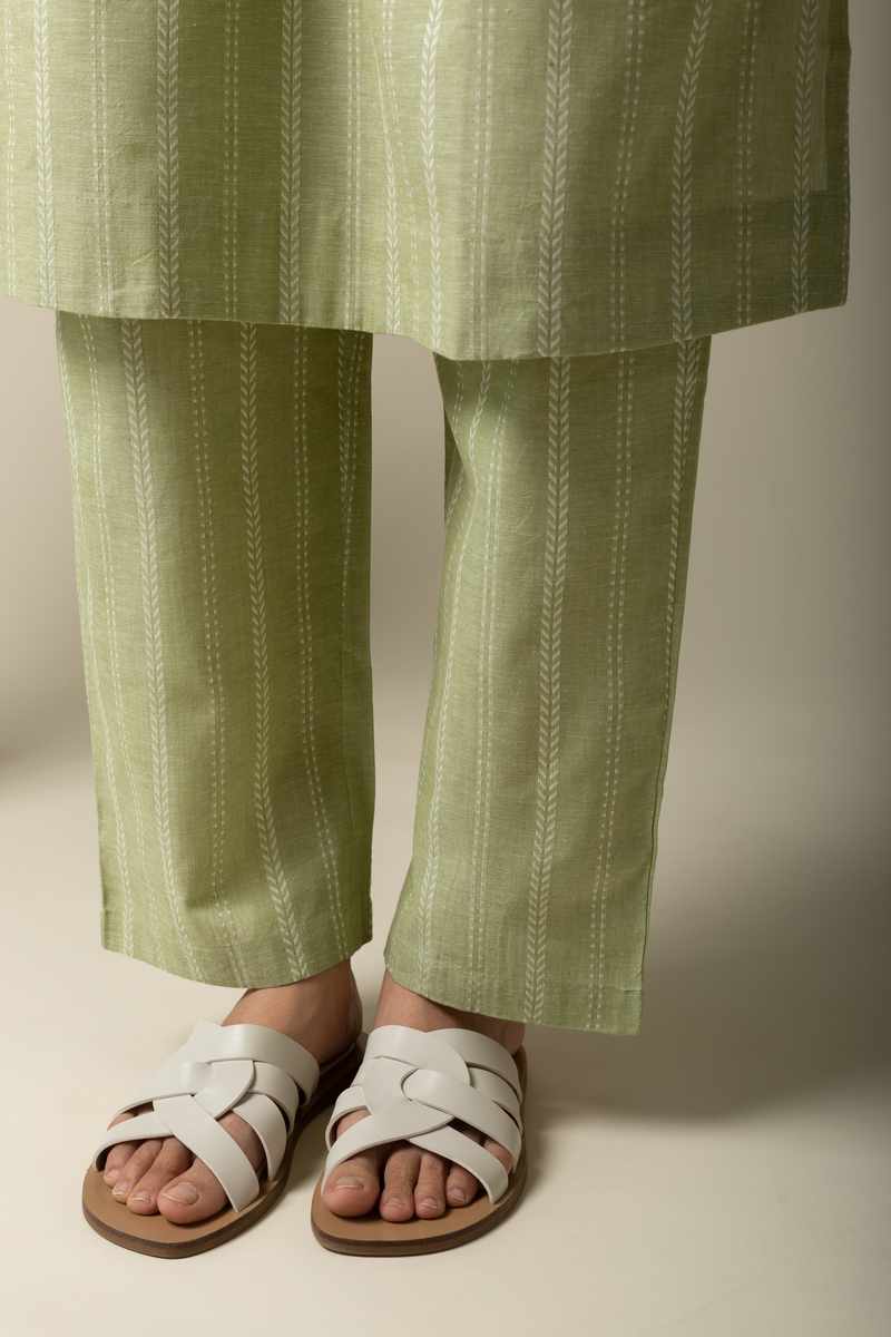 Image for Kusvaa Ne78 Aatmaja Handloom Cotton Kurta Pant Set Closeup