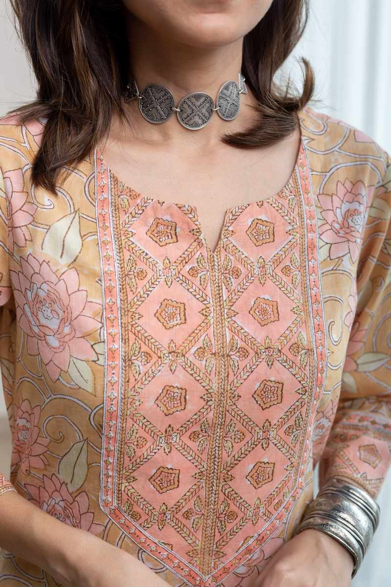 Image for Kusvaa Ne93 Dharika Cotton Handblock Kurta Closeup 2