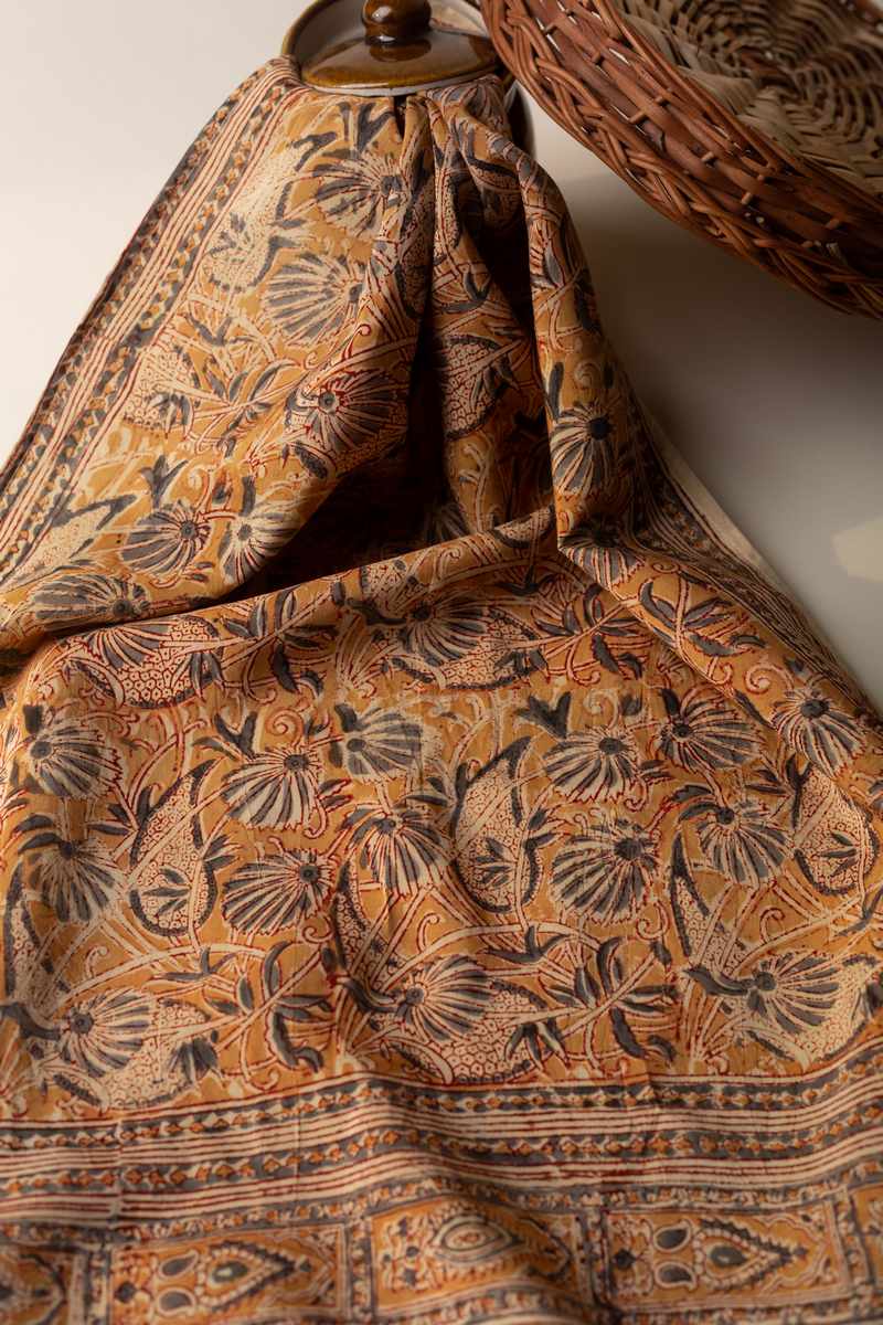Image for Chdu27 Sana Assam Silk Stole Closeup
