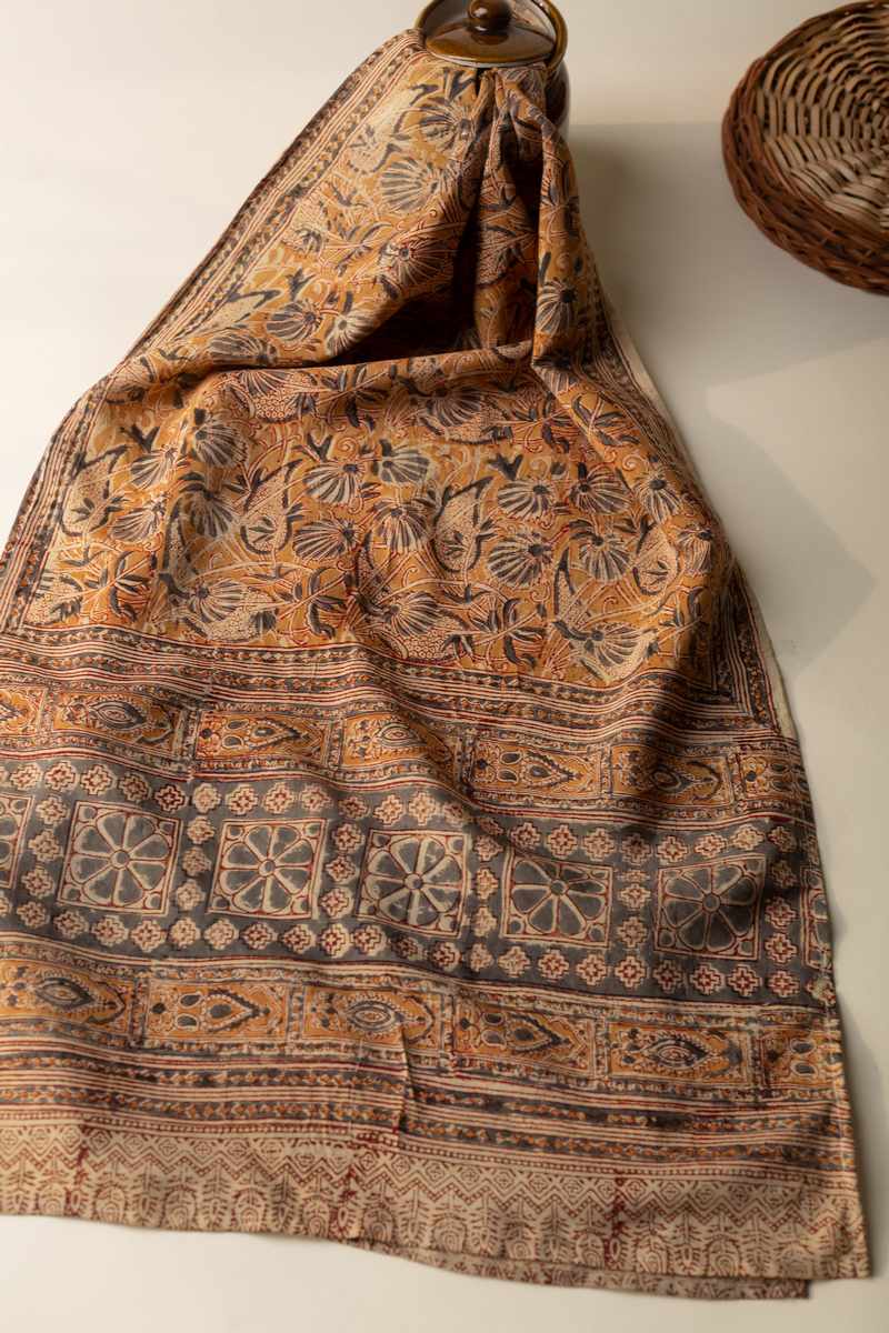 Image for Chdu27 Sana Assam Silk Stole Front