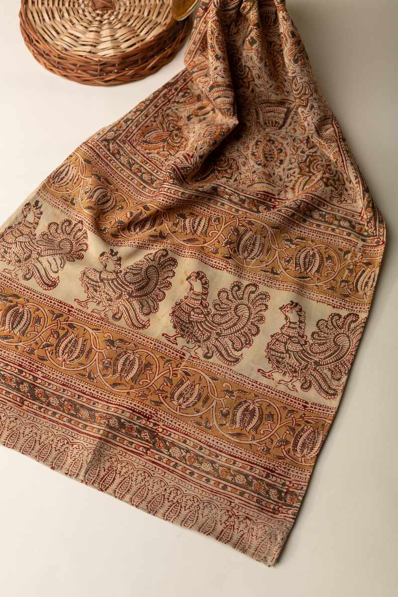 Image for Chdu36 Pranavi Assamsilkstole Closeup